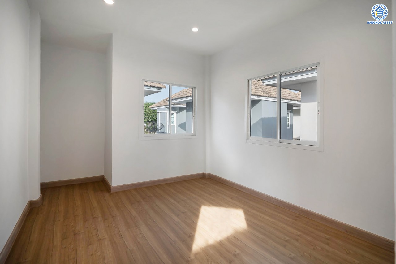 บ้านมือสองตกแต่งใหม่ โครงการ เศรณีลากูน วัดลาดปลาดุก หลังมุม ตอบโจทย์ทุกการใช้ชีวิต เนื้อที่ 59.9 ตร.ว. ฟังก์ชัน 3 ห้องนอน 3 ห้องน้ำ ทำเลเดินทางง่าย สะดวกสบายใกล้รถไฟฟ้าสายสีม่วง "สถานีคลองบางไผ่" ทางด่วน "กาญจนาภิเษก" และห้างสรรพสินค้าเซ็นทรัลเวสต์เกต